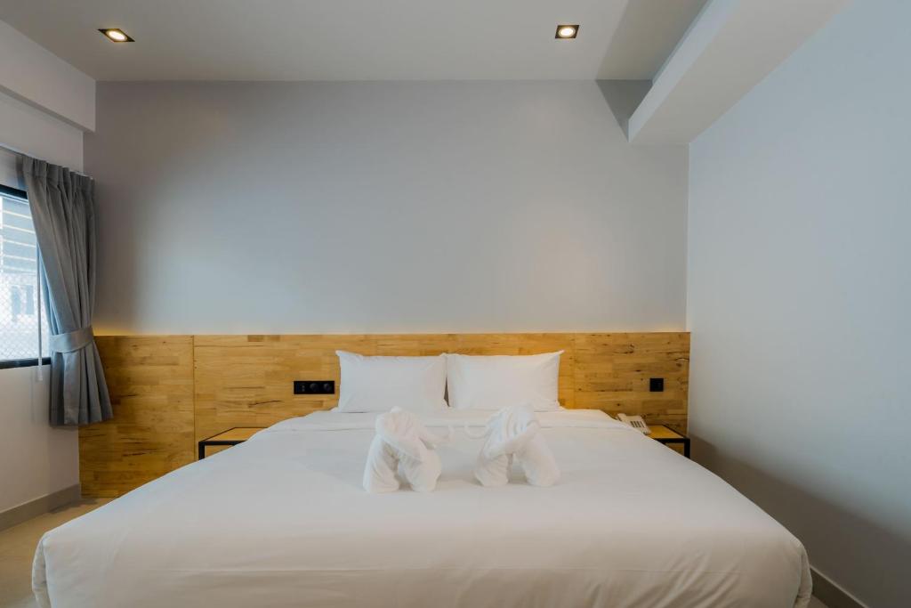 Postel nebo postele na pokoji v ubytování Lek Lek Samui Room X Coffee Bar