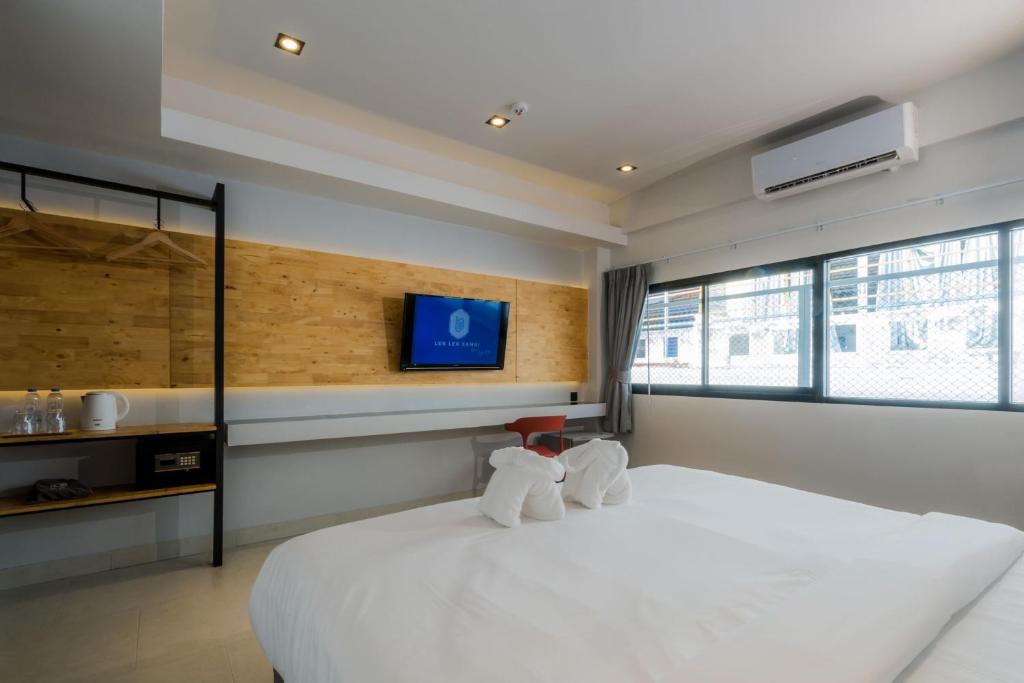 Postel nebo postele na pokoji v ubytování Lek Lek Samui Room X Coffee Bar