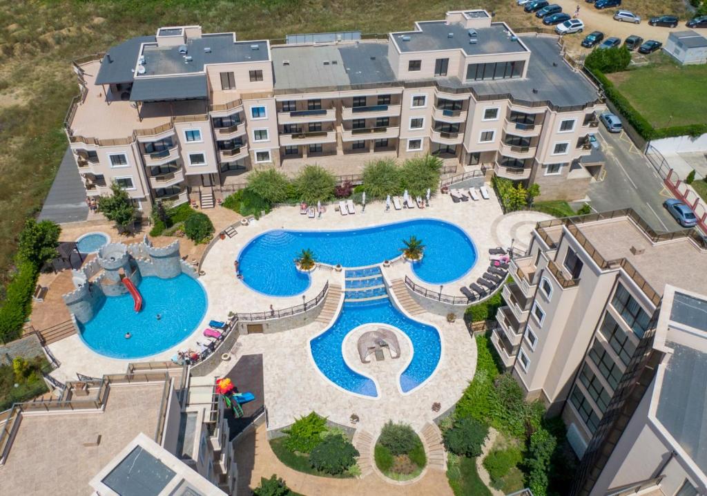 an overhead view of a swimming pool at a resort at Premium 2 bedroom flat at Millennium 2 in Sveti Vlas