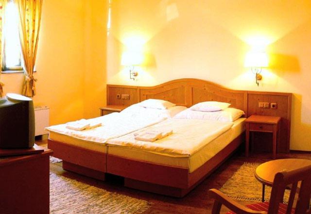 Gastland M1 Hotel & Conference Center - Quadruple Room