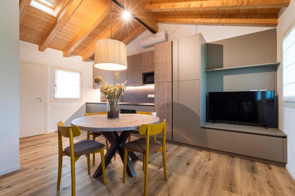TV a/nebo společenská místnost v ubytování BORGO STALIS RESORT
