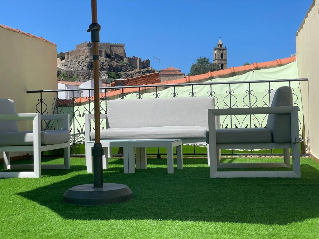Posezení v ubytování LA CASONA DE BAUTISTA 4 estrellas con piscina montanchez CACERES