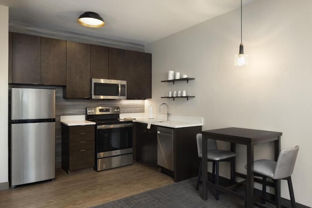 Residence Inn by Marriott Jonesboro - Suite King De Un Dormitorio Con Sofá Cama