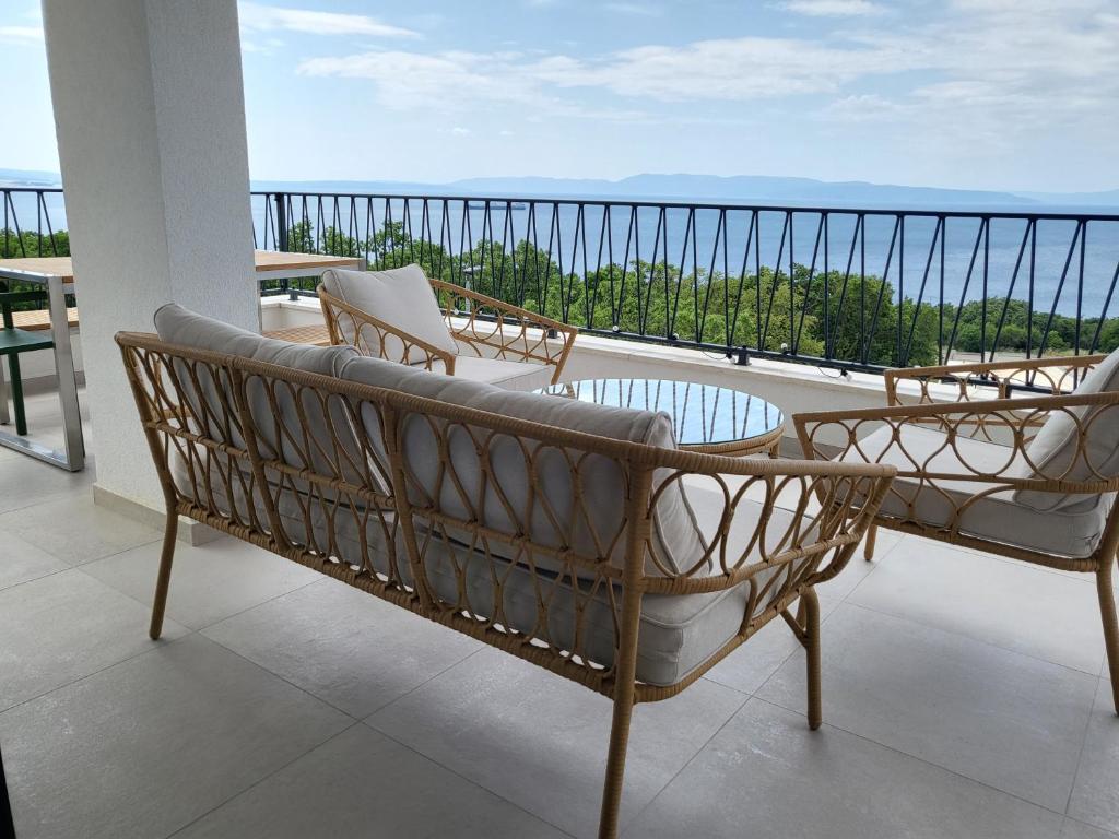 Μπαλκόνι ή βεράντα στο Kostrena Hills Suite overlooking Kvarner Bay