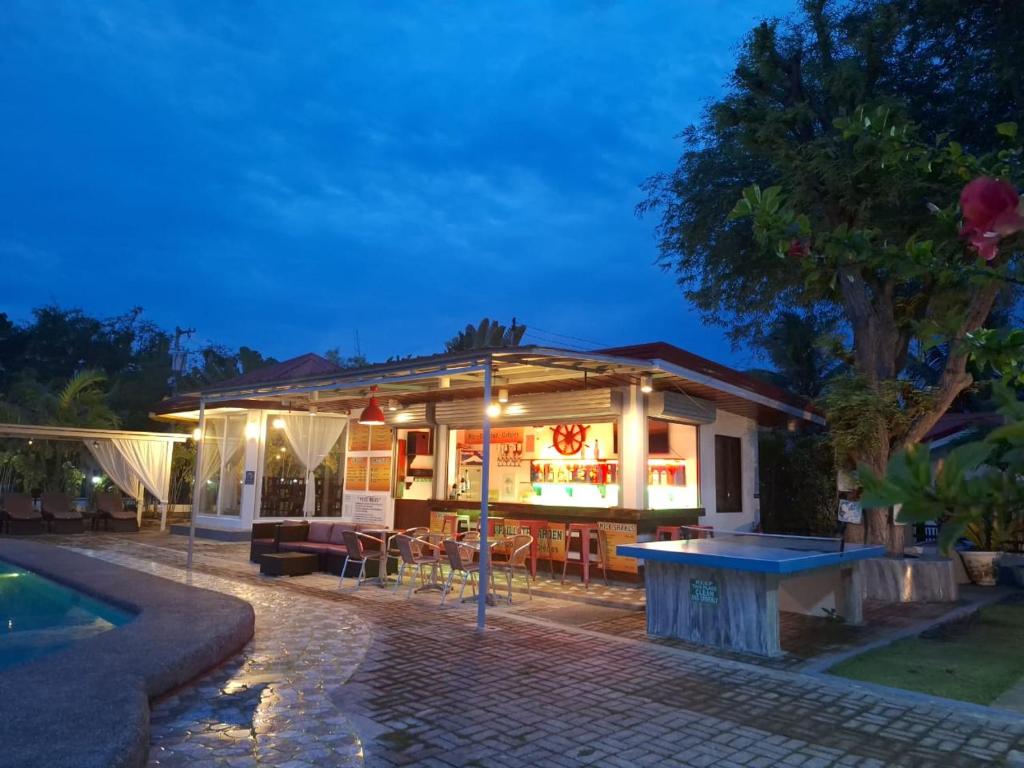 Bazén v ubytování Garden Village Resort nebo v jeho okolí