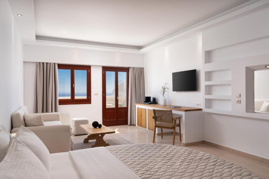 TV a/nebo společenská místnost v ubytování Splendour Hotel and Suites