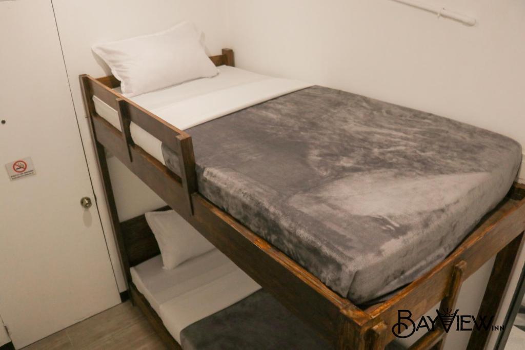 Postel nebo postele na pokoji v ubytování Bay View Inn