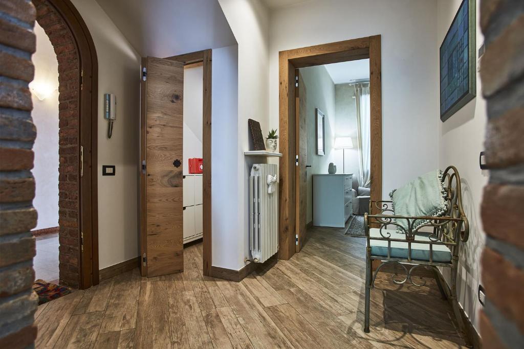 Telewizja i/lub zestaw kina domowego w obiekcie Cà Zanna Traditional Design Apartment