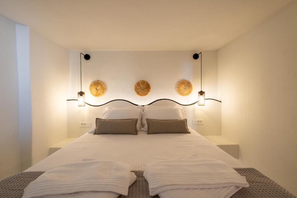 Postel nebo postele na pokoji v ubytování CABO ESTE SUITES
