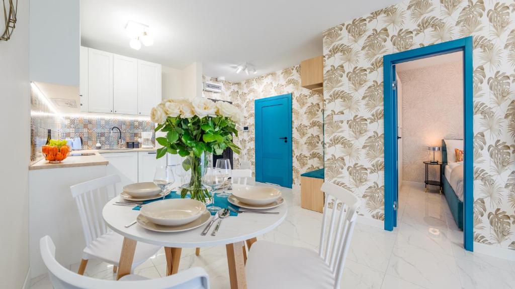 Η κουζίνα ή μικρή κουζίνα στο Apartament 308 Miami - Perłowa Przystań - Holiday City