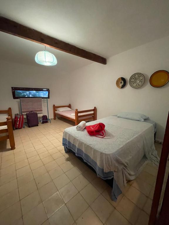 Postel nebo postele na pokoji v ubytování Dar El Pirata Hostel