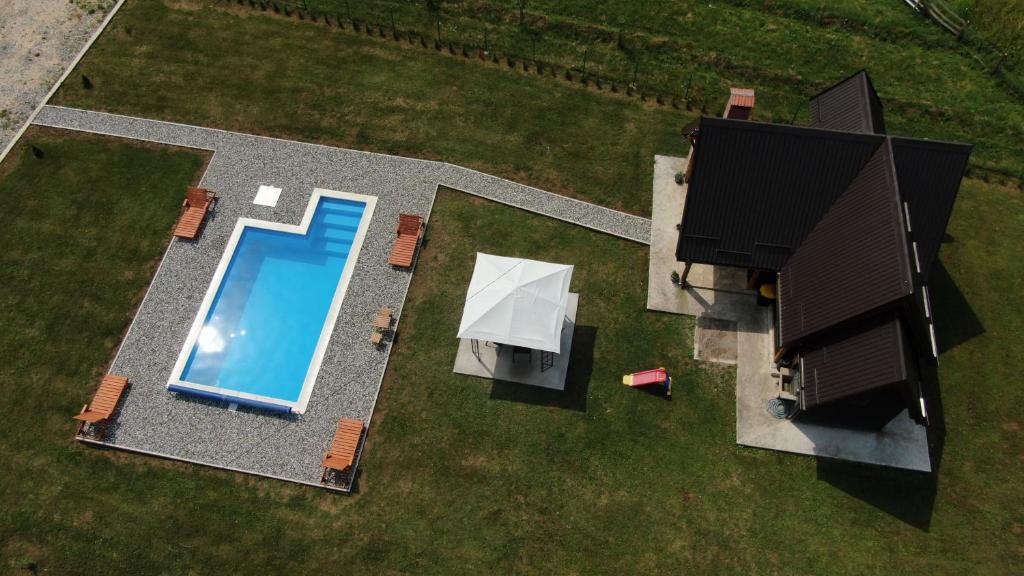 an overhead view of a swimming pool in a yard at Vikendica sa bazenom MAGNUM in Višegrad