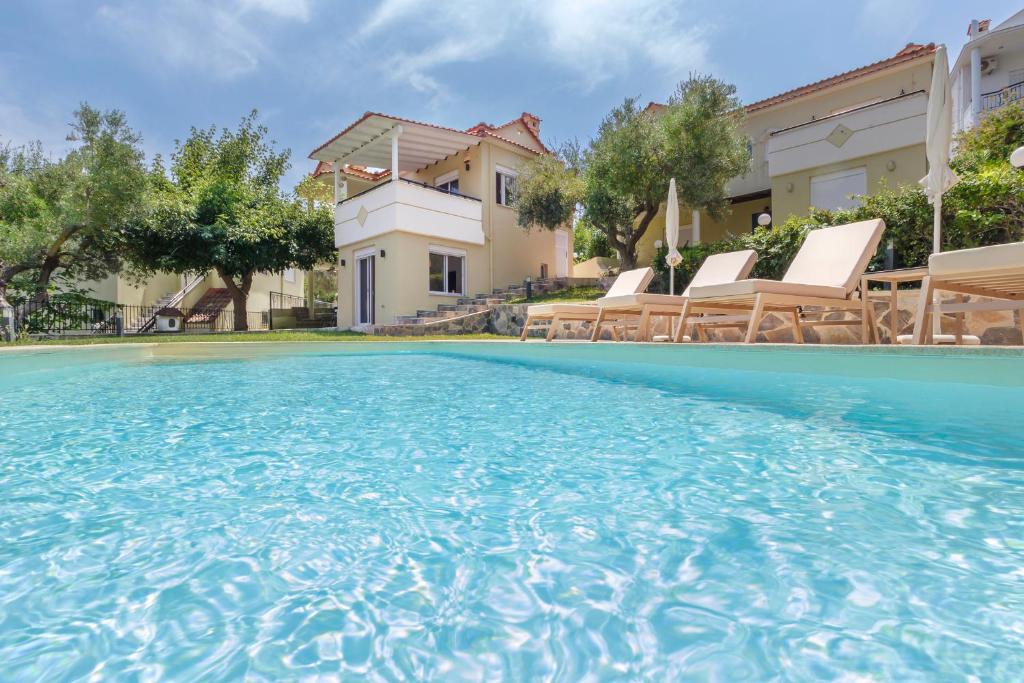 Bazén v ubytování Anatoli Villa Paliouri nebo v jeho okolí