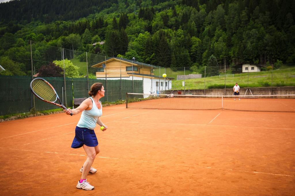 Tenis a/nebo squash v ubytování Klamberghof Burgstaller nebo okolí