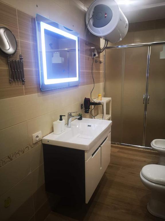 Riviera Deluxe Apartments - Imazhi 3