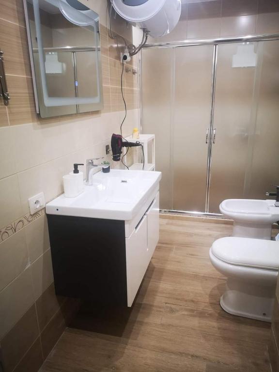 Riviera Deluxe Apartments - Imazhi 8