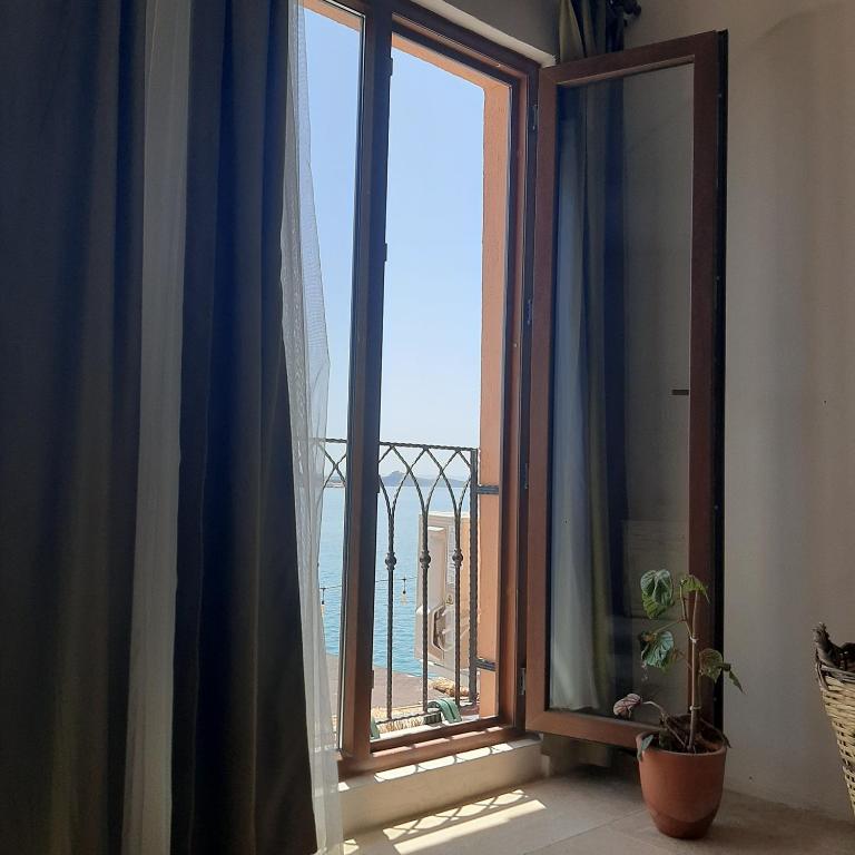 CasaLyma Ayvalık - Deluxe Double Room With Side Sea View