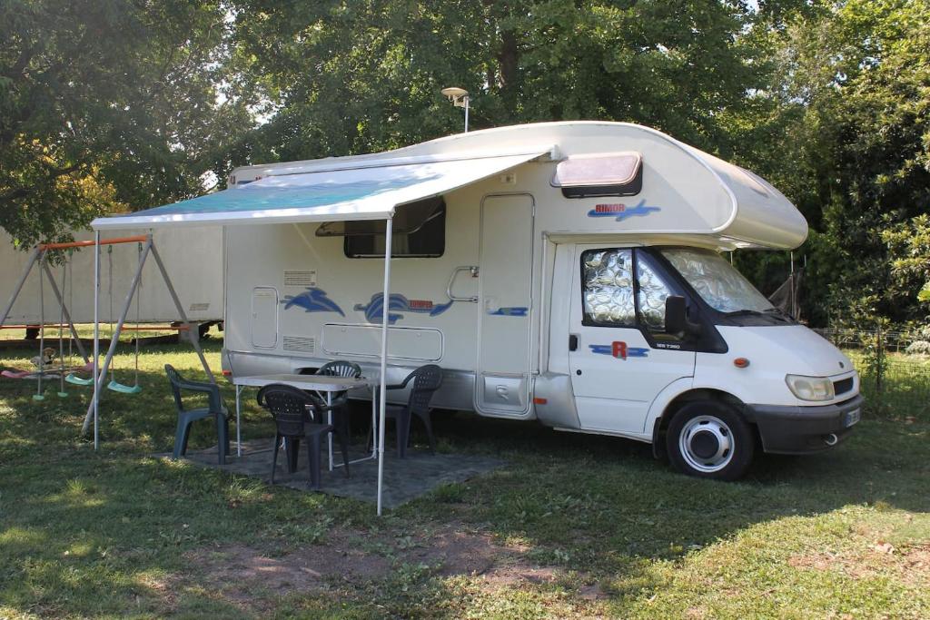 camping car en Camargue, Arles, France 