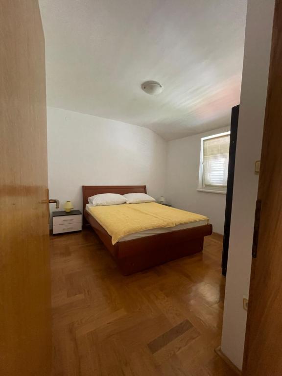 Postel nebo postele na pokoji v ubytování Apartments Dunja Malinska