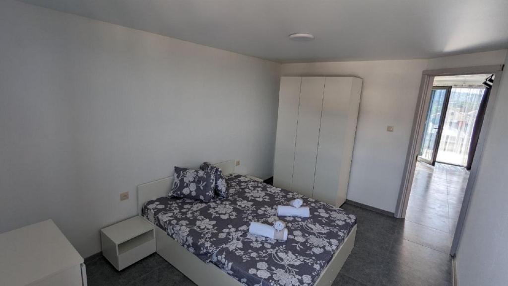 Postel nebo postele na pokoji v ubytování Tirkius House