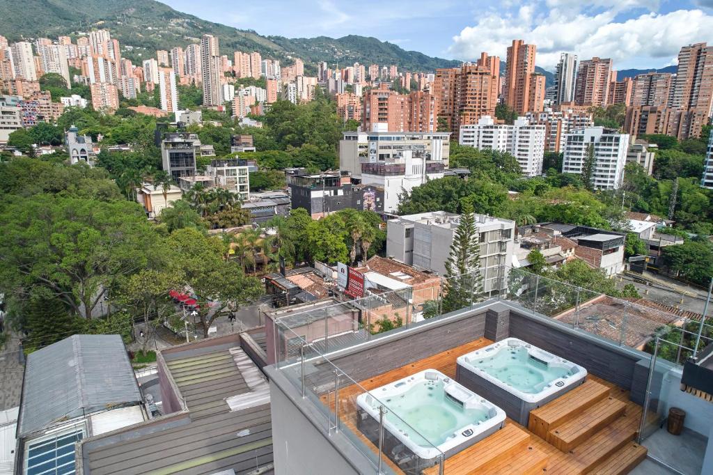 Uma vista geral da montanha ou uma vista da montanha a partir do hotel