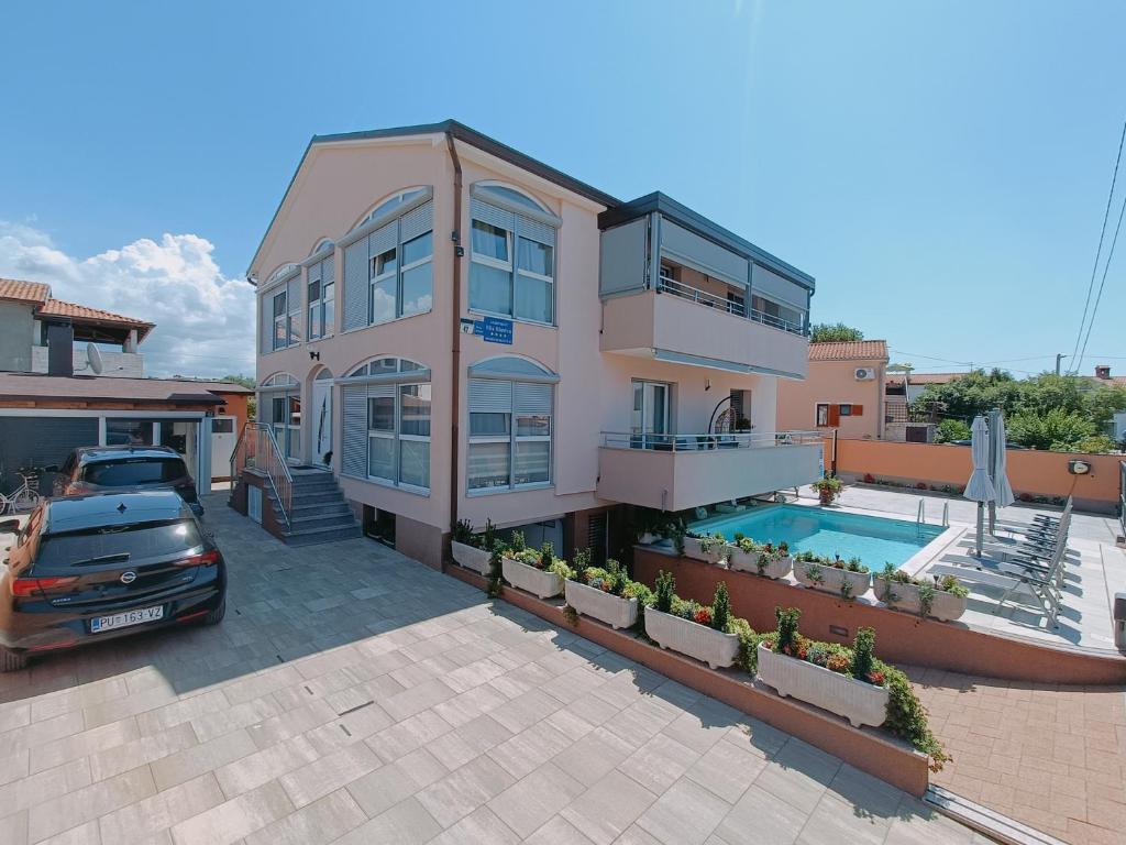 Бассейн в Villa Slavica или поблизости