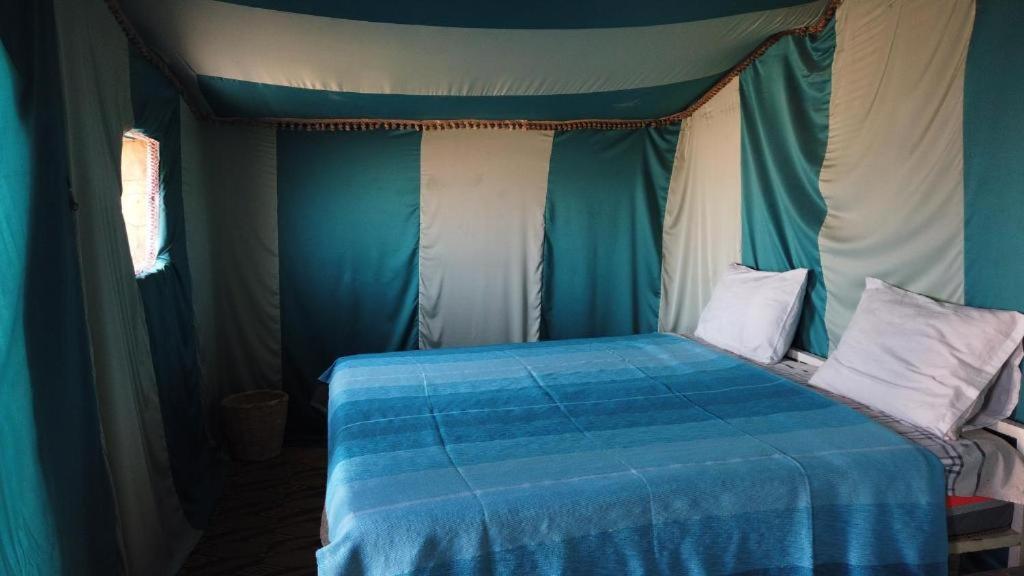 Postel nebo postele na pokoji v ubytování Camp Sahara Dunes