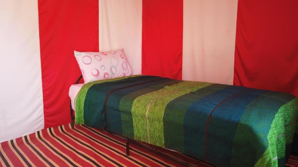 Postel nebo postele na pokoji v ubytování Camp Sahara Dunes