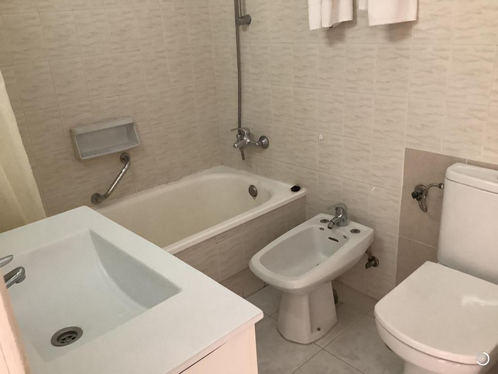 a bathroom with a tub and a toilet and a sink at Casa climatizada in Playa Fañabe