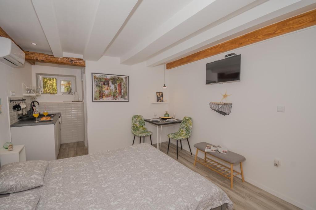 Kuchyň nebo kuchyňský kout v ubytování DeCoR Kut