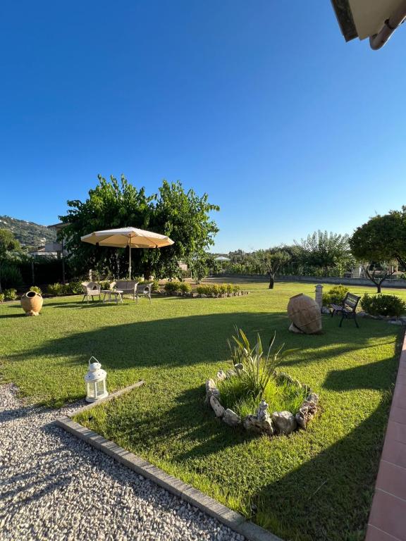 Vonkajšia záhrada v ubytovaní a casa di Ale