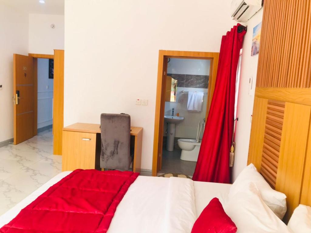 Postel nebo postele na pokoji v ubytování Dominance Events and Suites
