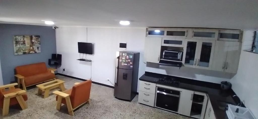 Una cocina o zona de cocina en Casa Hotel Palmas del Estadio 2