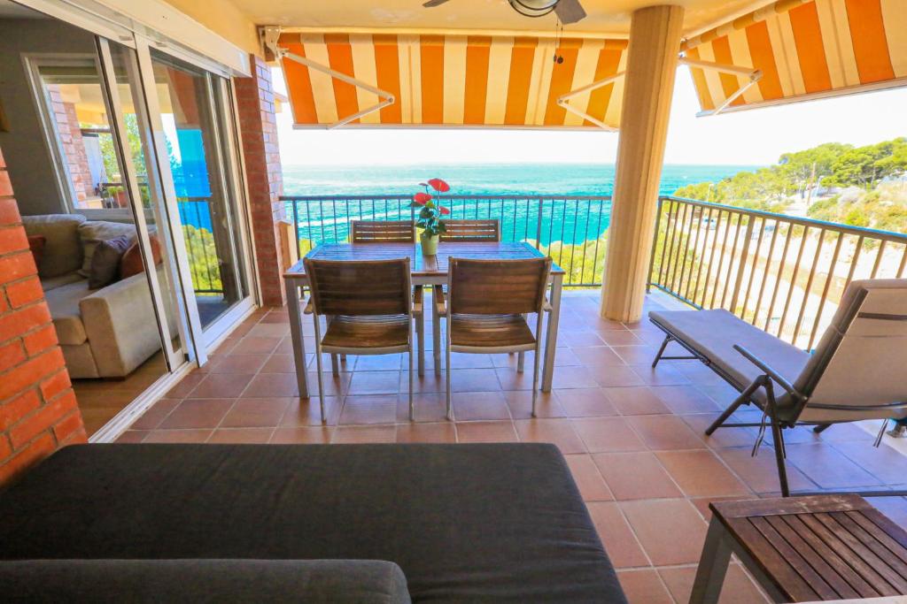 Balkón nebo terasa v ubytování LITORAL COSTA DORADA - CABO PALOS Only families