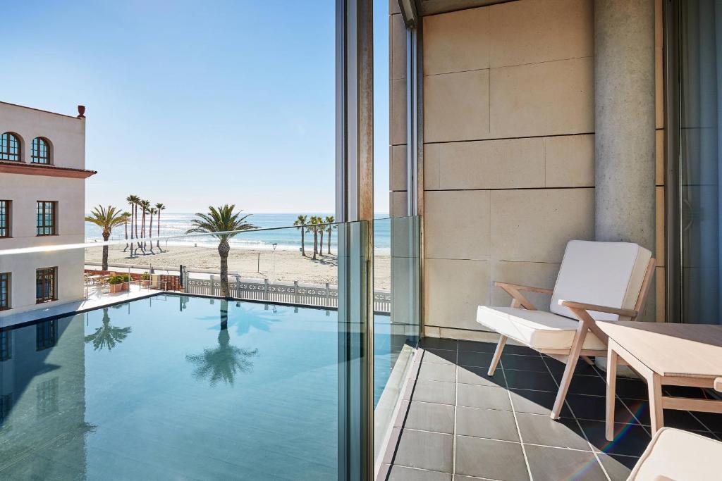 Le Meridien Ra Beach Hotel and Spa - 优越的当代国王室，有部分海景