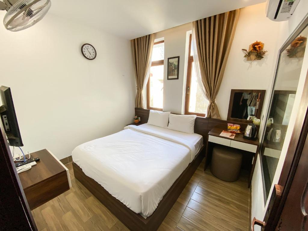 Postel nebo postele na pokoji v ubytování Nguyên Hương Hotel
