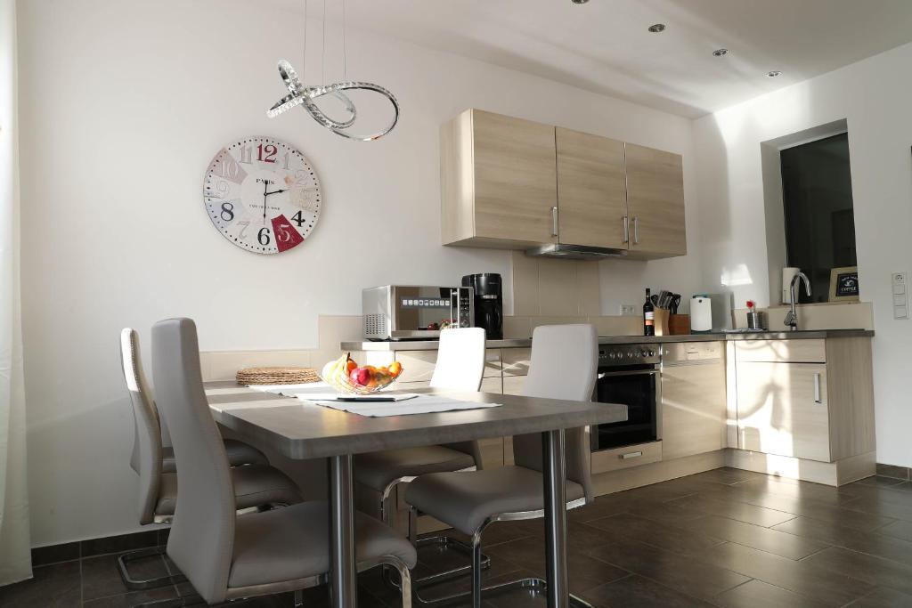 Kuchyň nebo kuchyňský kout v ubytování Holidayhaus-Lütsche / Wohnung Schmücke