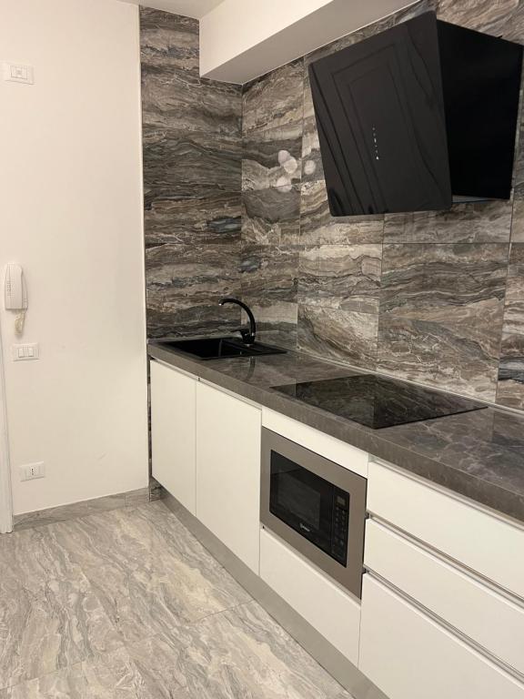 Een keuken of kitchenette bij Loft Sirmione