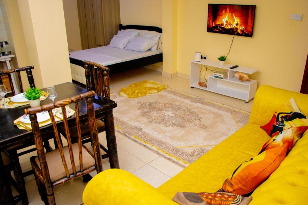 Postel nebo postele na pokoji v ubytování Kayas' Home away from Home!