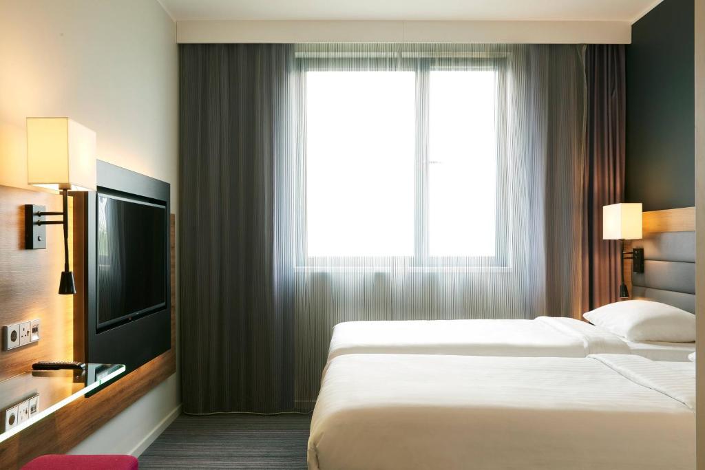 Moxy Southampton - 