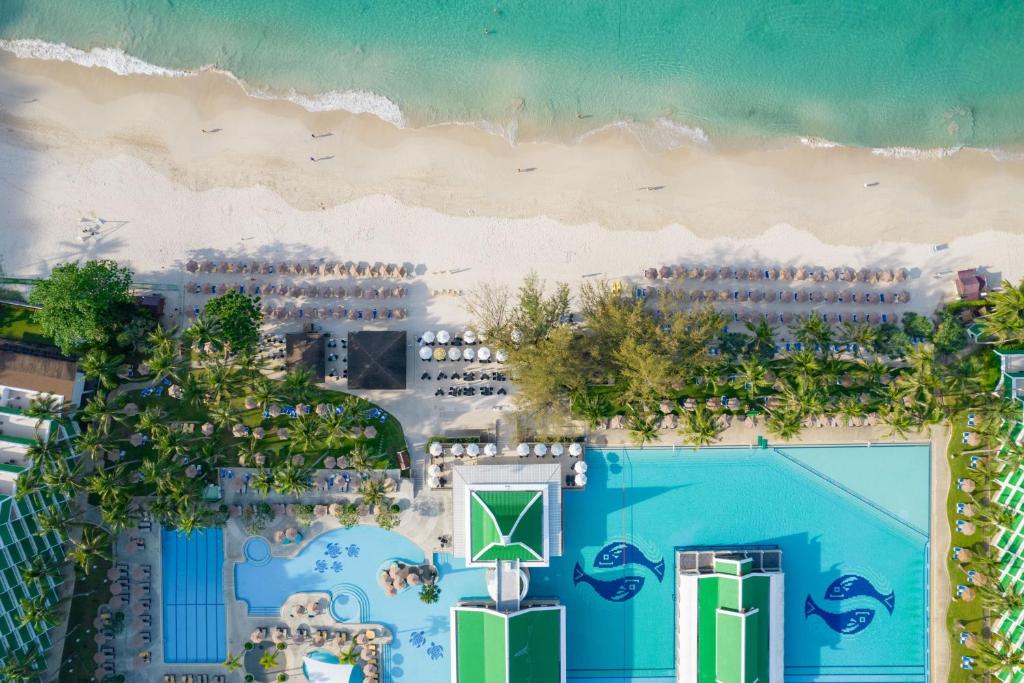 Le Meridien Phuket Beach Resort - 9