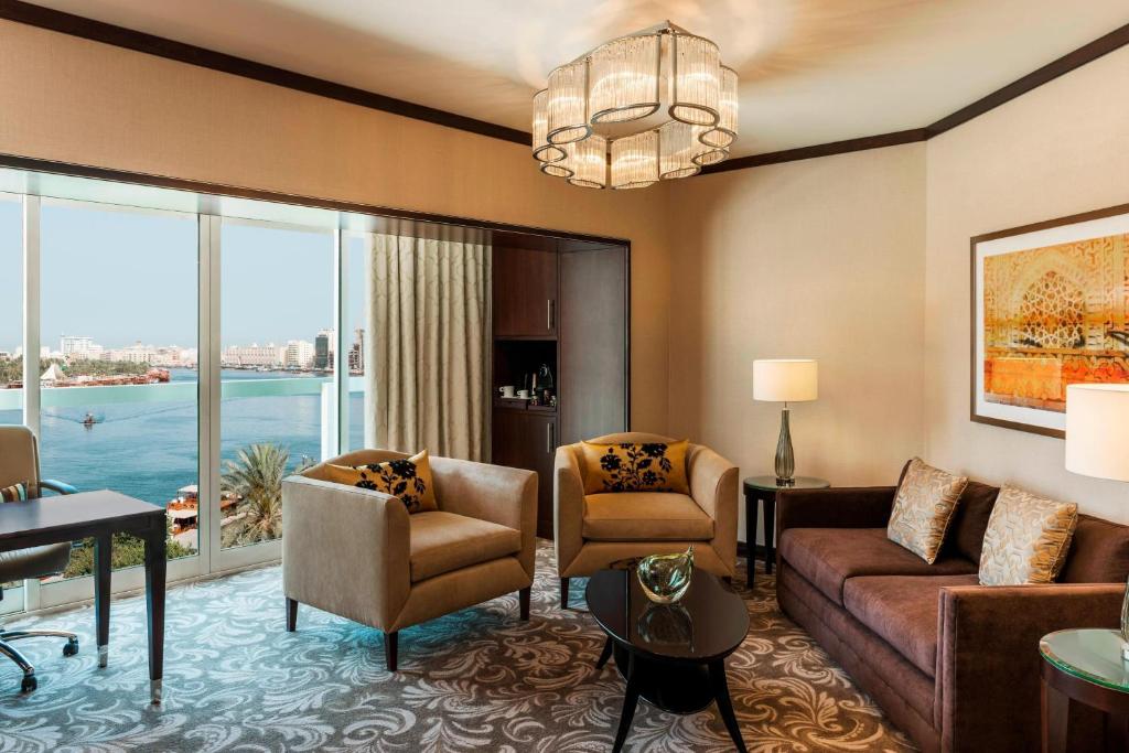 Posezení v ubytování Sheraton Dubai Creek Hotel & Towers