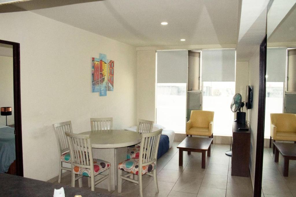 Puerta Alameda Suites México - Superior Apartment