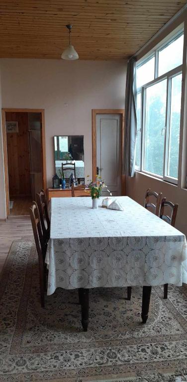 TV a/nebo společenská místnost v ubytování Guest House Guliada