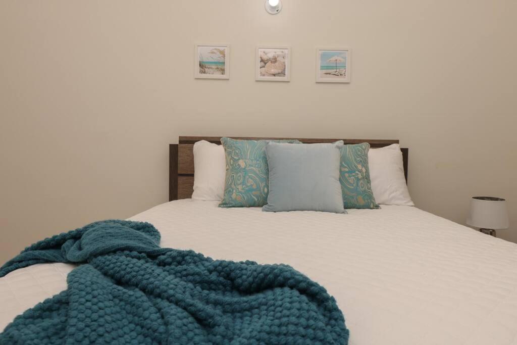 Postel nebo postele na pokoji v ubytování Osmax Oasis, 2 BD and 2 BA, Gated, near Puerto Seco Beach