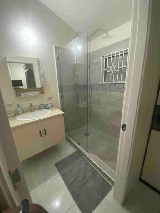 Koupelna v ubytování Osmax Oasis, 2 BD and 2 BA, Gated, near Puerto Seco Beach