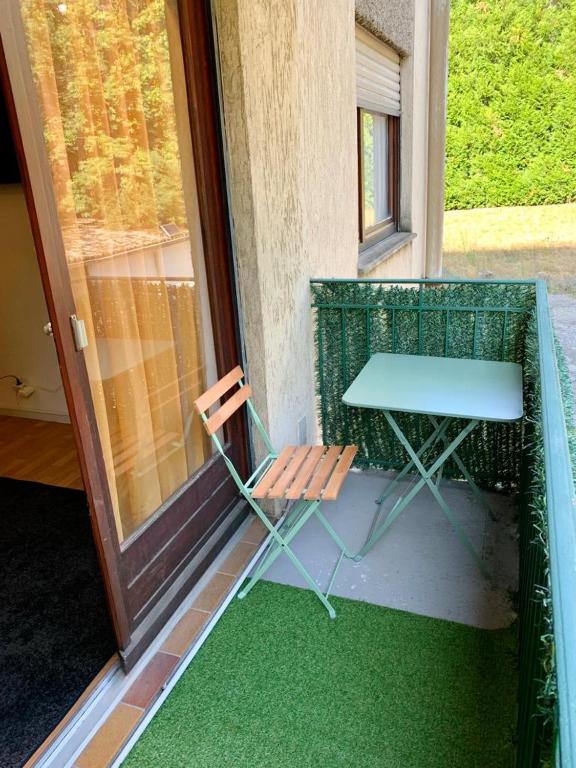 Balk&oacute;n nebo terasa v ubytov&aacute;n&iacute; Agr&eacute;able appartement 2 pieces a forbach avec Garage ferm&eacute; - check in autonome