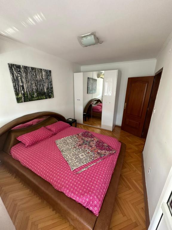 Ένα ή περισσότερα κρεβάτια σε δωμάτιο στο Large Centre apartment