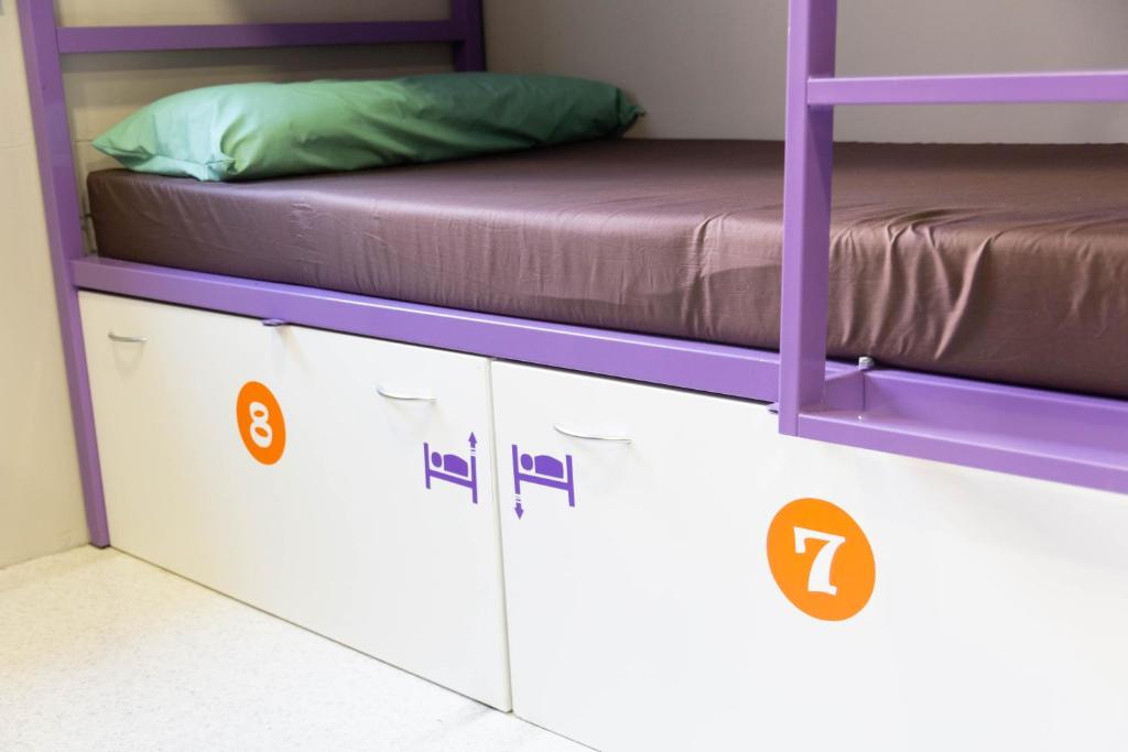 Cama o camas de una habitación en Scout Madrid Hostel