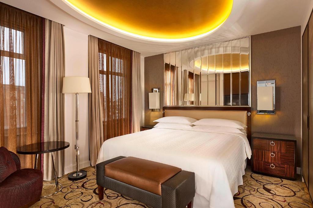 
Superior King Room with Park View
